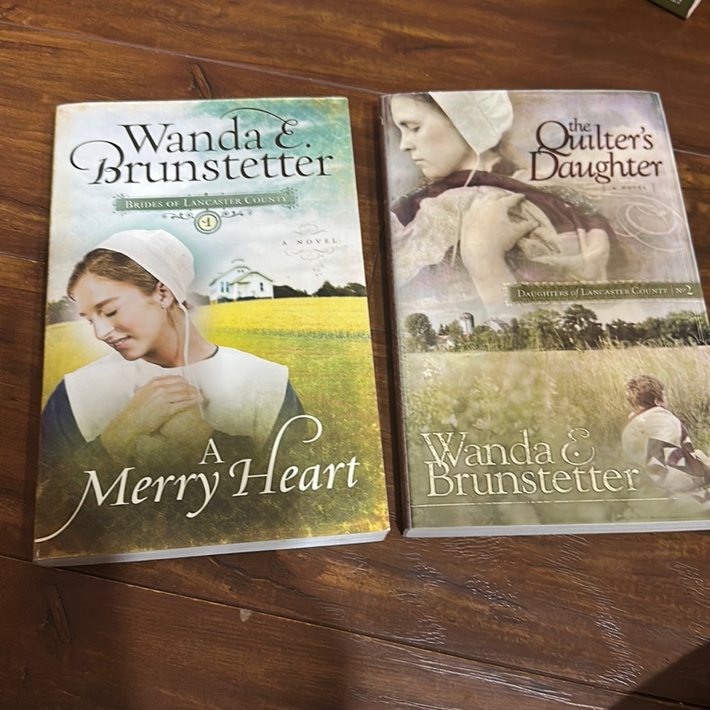 2 Wanda E Brunstetter‎ books novels Merry Heart & Quilters Daughter Amish